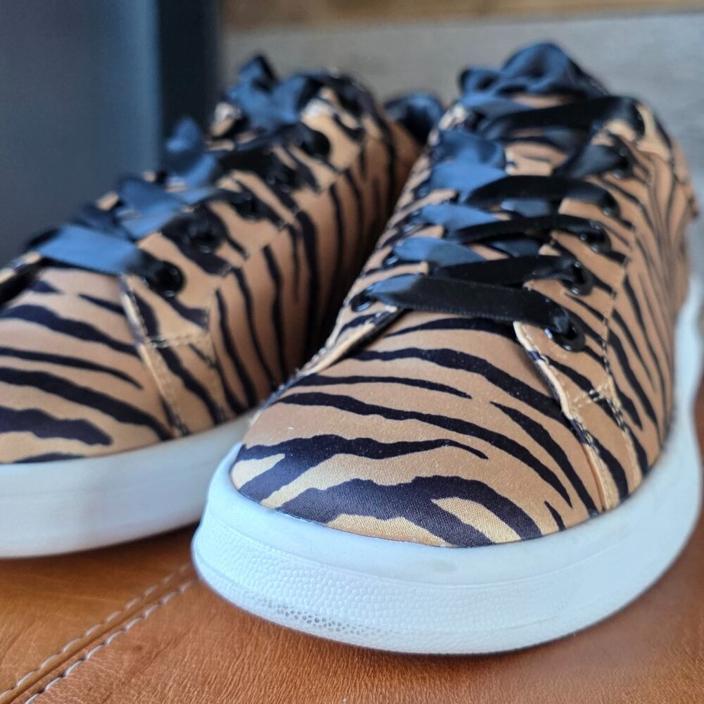 Rampage Zebra Print Sneakers Women’s 8  Lace Up Y2K Animal Print EUC